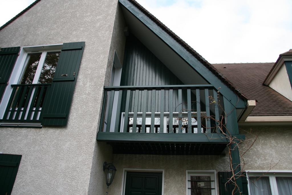 Les Hibiscus Bed and Breakfast Maisons-Laffitte Eksteriør billede