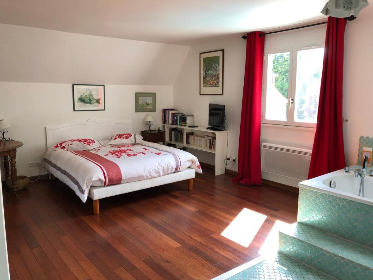 Les Hibiscus Bed and Breakfast Maisons-Laffitte Eksteriør billede